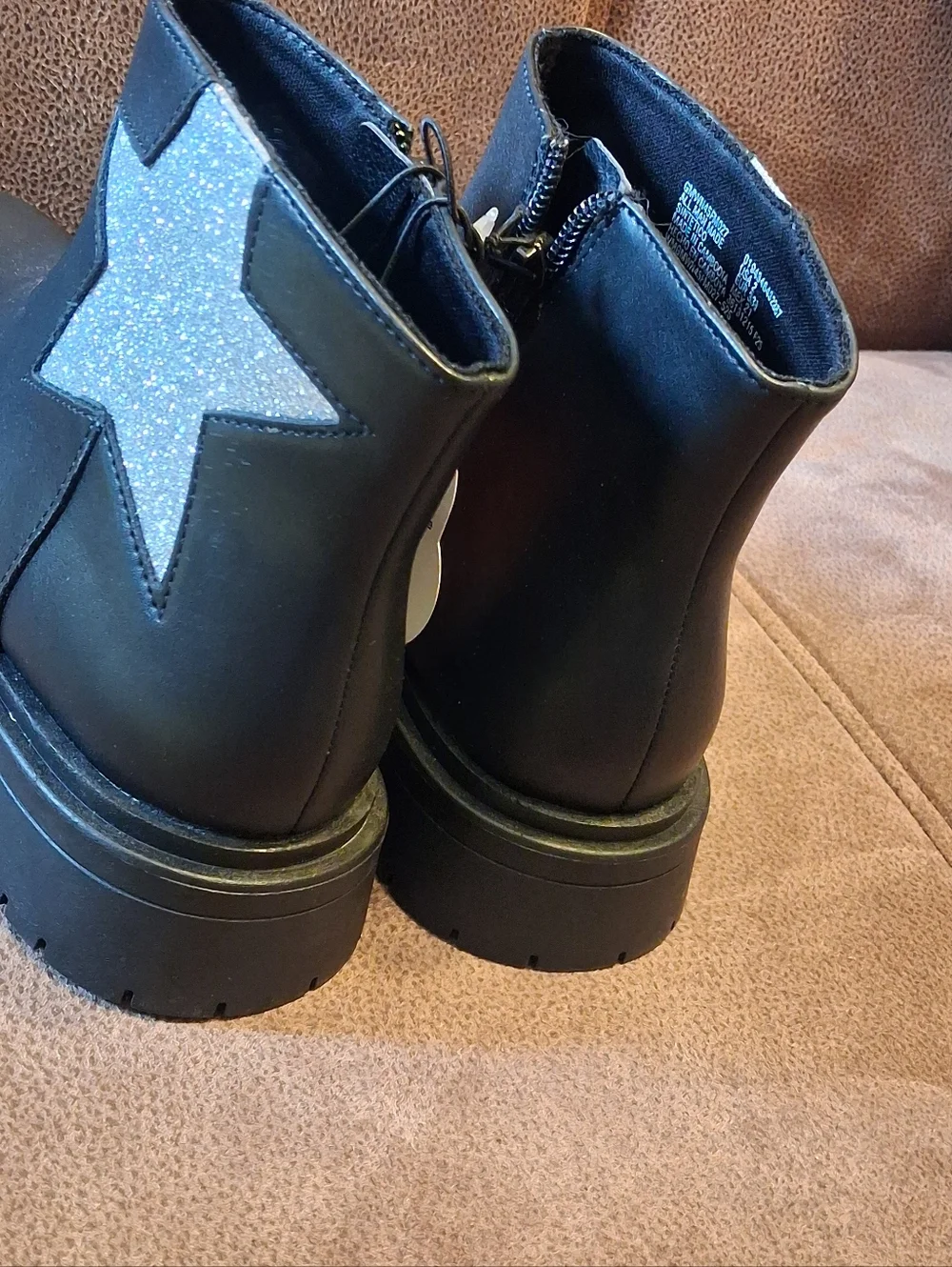 Wonder Nation Kids' Black Chelsea Boots with Silver Star Size 2